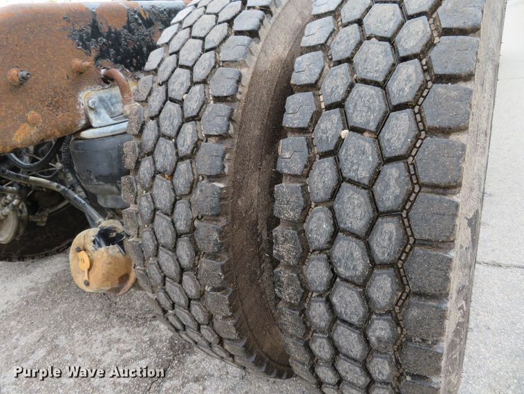 image for item DI3807 2009 Kenworth T800  semi truck