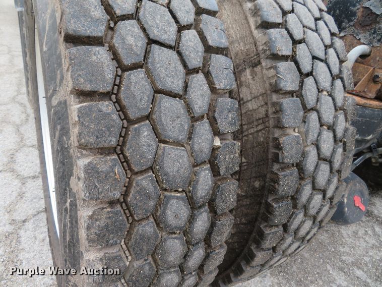 image for item DI3807 2009 Kenworth T800  semi truck