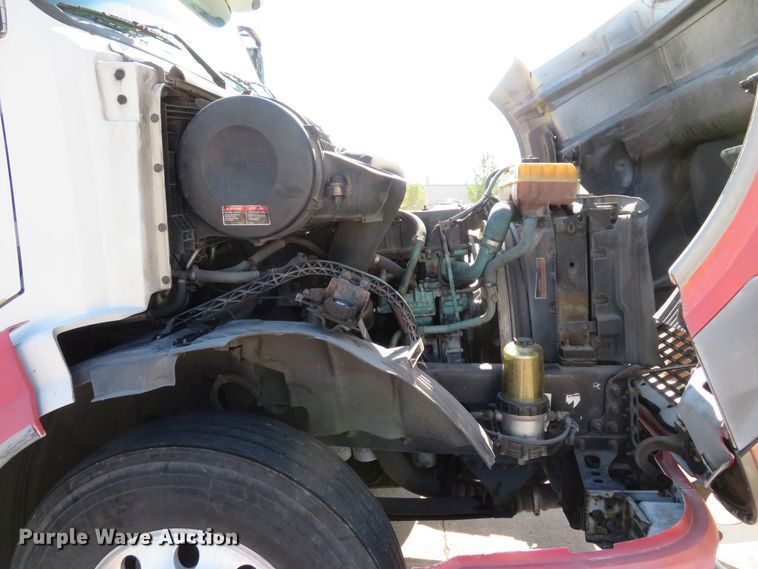 image for item DI3826 2005 Volvo VN  semi truck