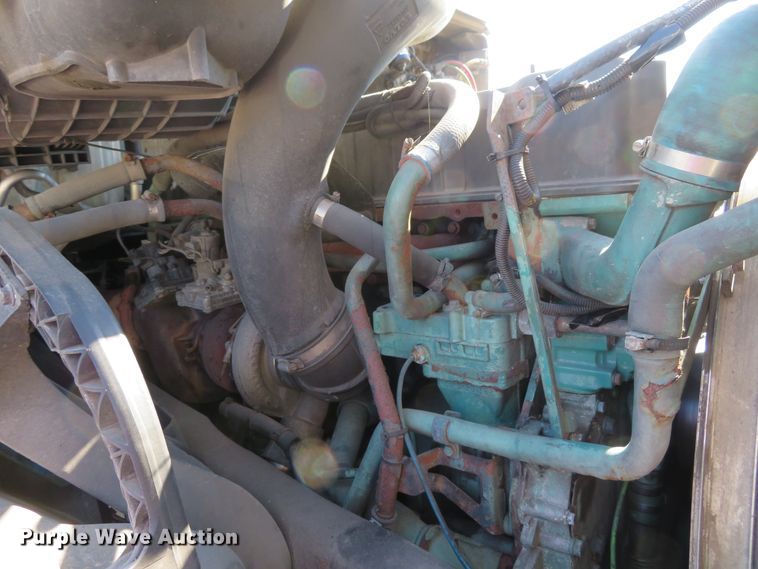 image for item DI3826 2005 Volvo VN  semi truck