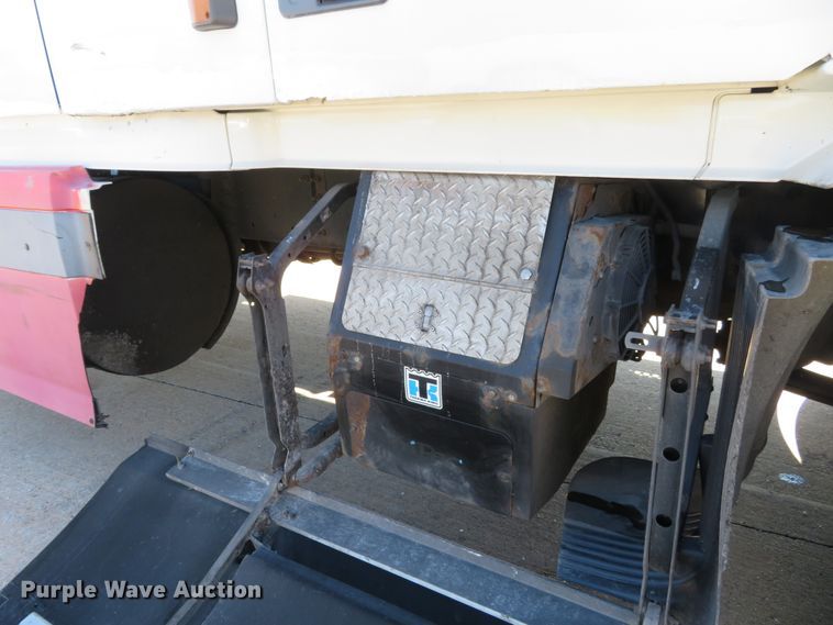 image for item DI3826 2005 Volvo VN  semi truck