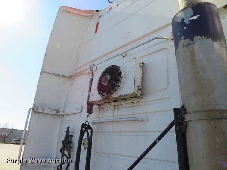 image for item DI3826 2005 Volvo VN  semi truck