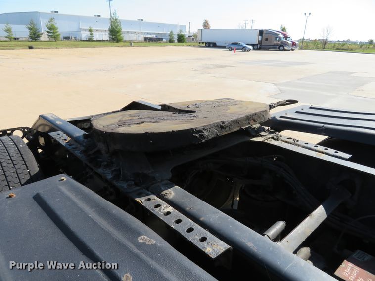 image for item DI3826 2005 Volvo VN  semi truck