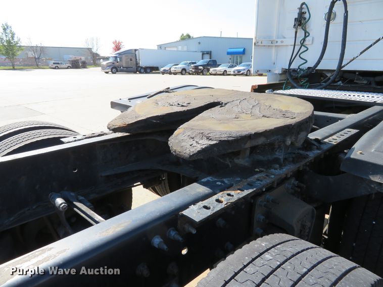 image for item DI3826 2005 Volvo VN  semi truck