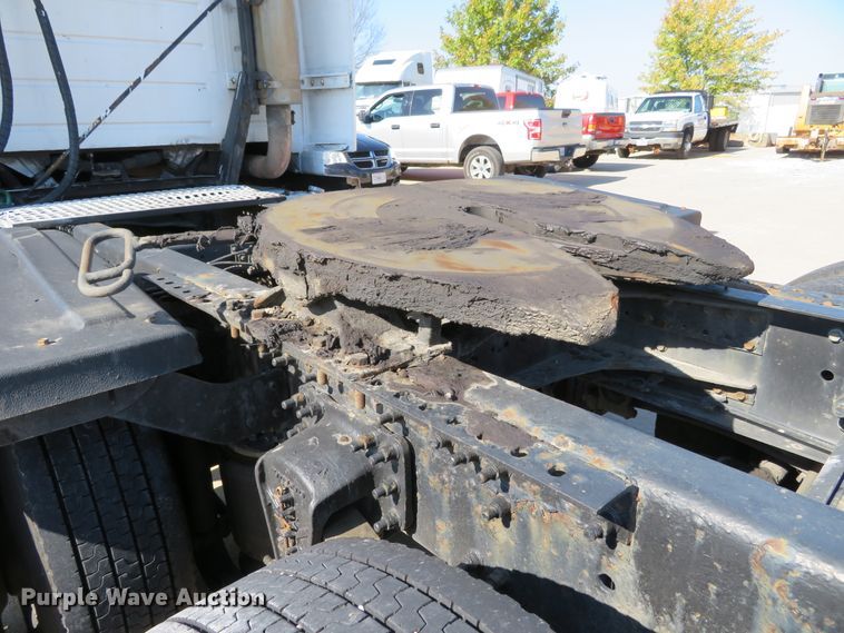 image for item DI3826 2005 Volvo VN  semi truck