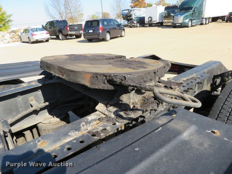 image for item DI3826 2005 Volvo VN  semi truck