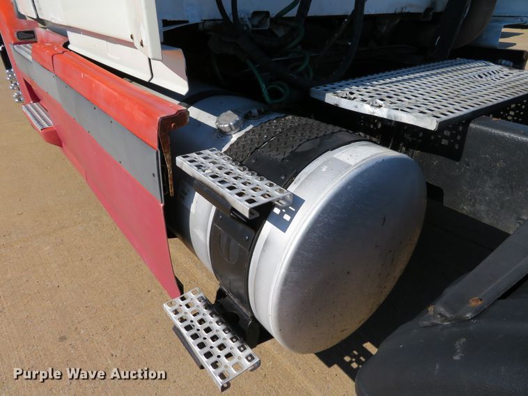 image for item DI3826 2005 Volvo VN  semi truck