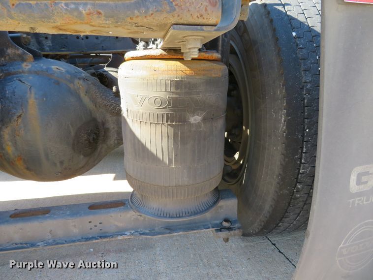 image for item DI3826 2005 Volvo VN  semi truck