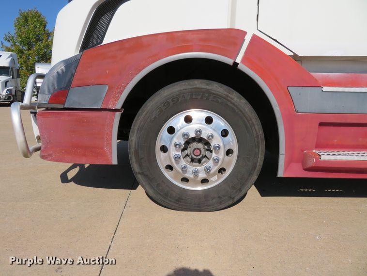 image for item DI3826 2005 Volvo VN  semi truck