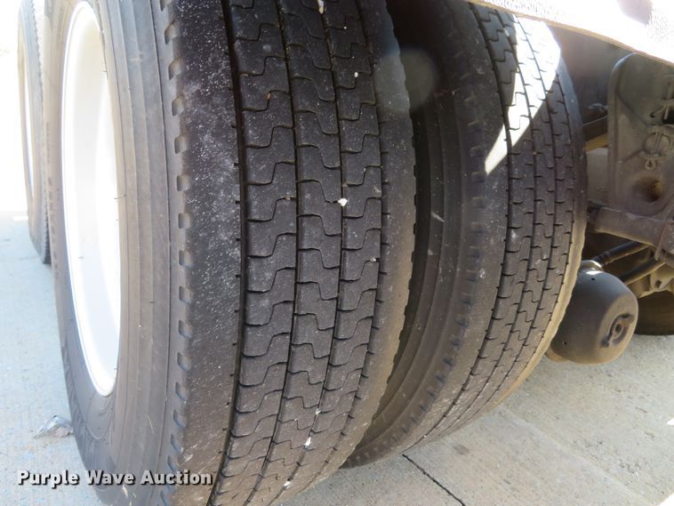 image for item DI3826 2005 Volvo VN  semi truck