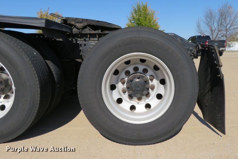 image for item DI3826 2005 Volvo VN  semi truck