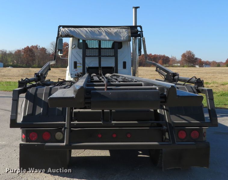 image for item DI3853 2005 International 7400  roll-off container truck