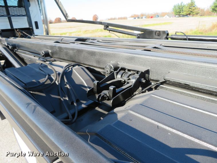 image for item DI3853 2005 International 7400  roll-off container truck