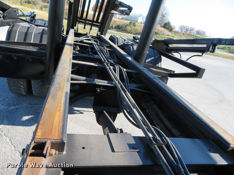 image for item DI3853 2005 International 7400  roll-off container truck