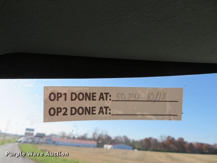 image for item DI3853 2005 International 7400  roll-off container truck