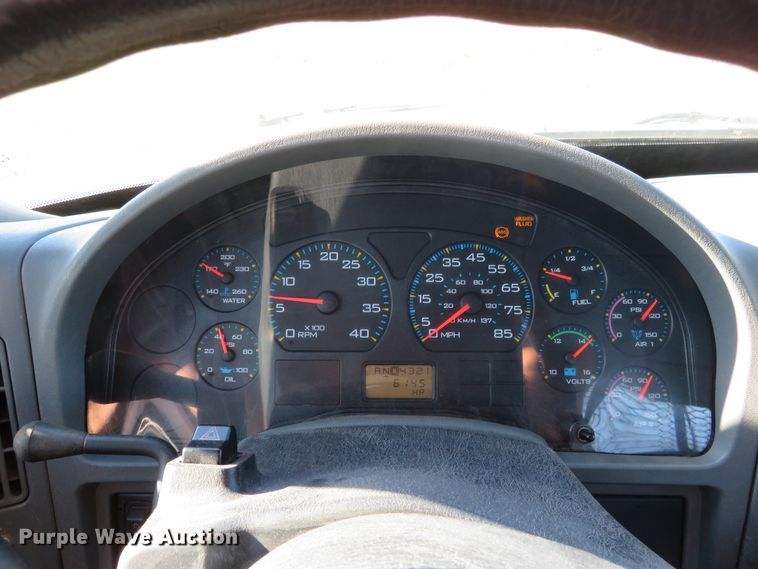 image for item DI3853 2005 International 7400  roll-off container truck