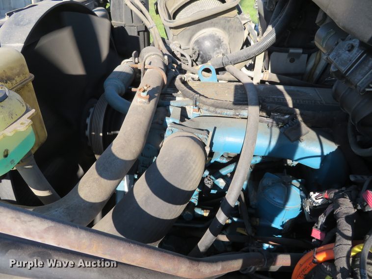 image for item DI3853 2005 International 7400  roll-off container truck