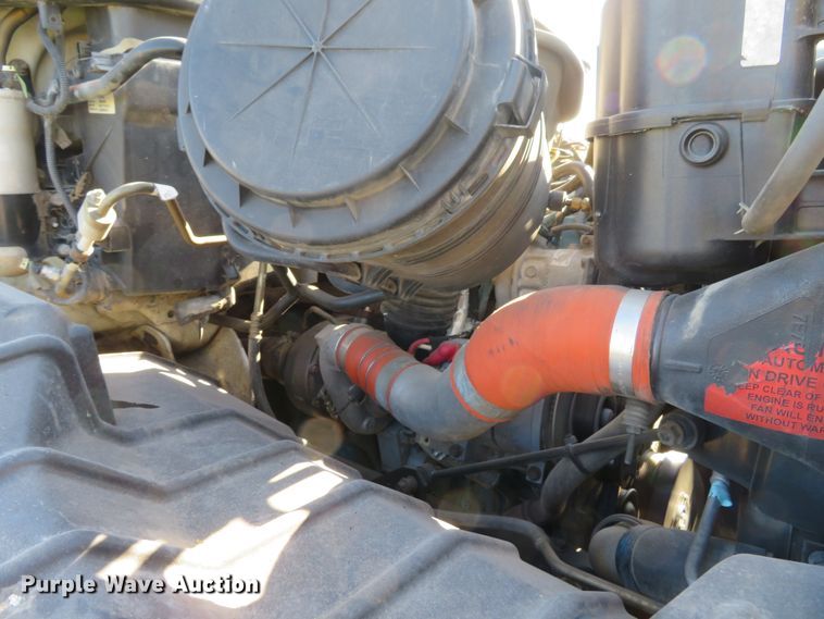 image for item DI3853 2005 International 7400  roll-off container truck