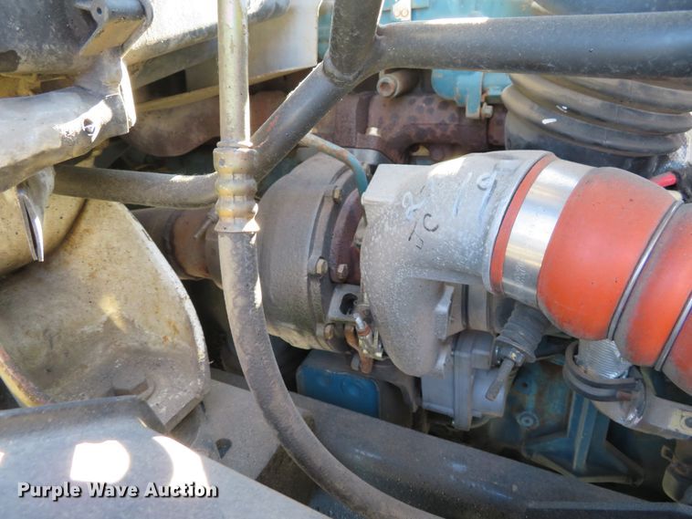 image for item DI3853 2005 International 7400  roll-off container truck