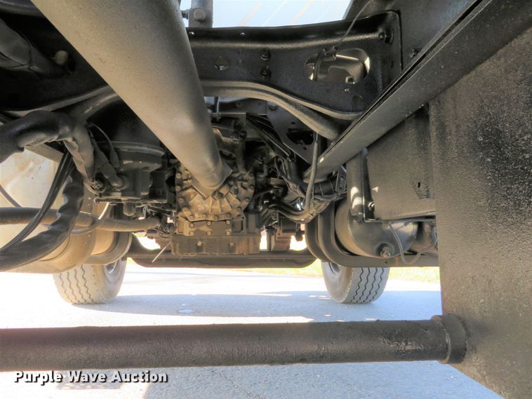 image for item DI3853 2005 International 7400  roll-off container truck