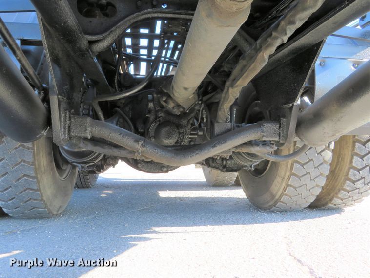 image for item DI3853 2005 International 7400  roll-off container truck