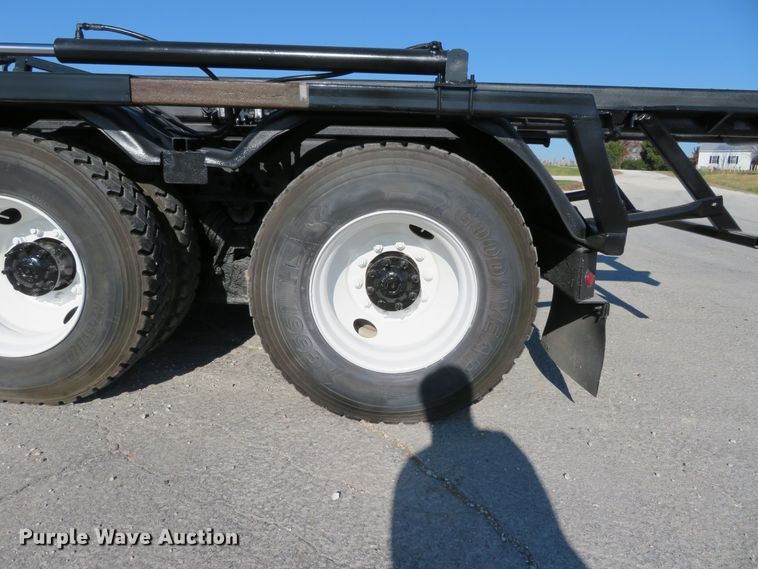 image for item DI3853 2005 International 7400  roll-off container truck