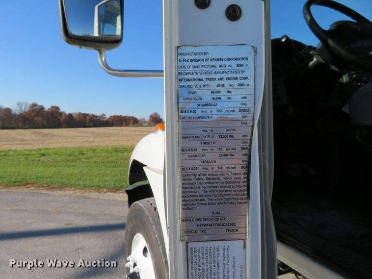 image for item DI3853 2005 International 7400  roll-off container truck