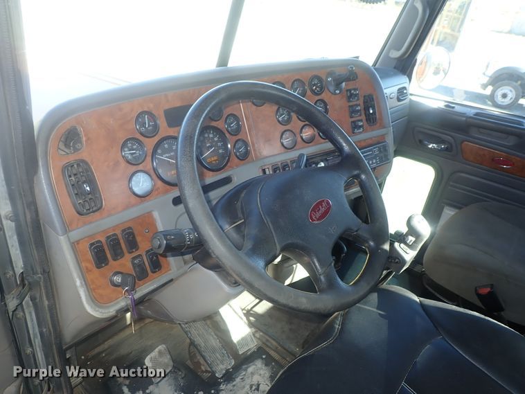 image for item DI7291 2006 Peterbilt 357  semi truck