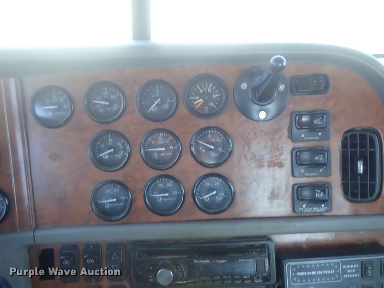 image for item DI7291 2006 Peterbilt 357  semi truck