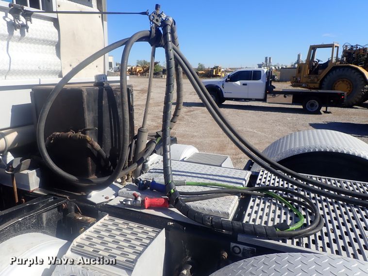 image for item DI7291 2006 Peterbilt 357  semi truck