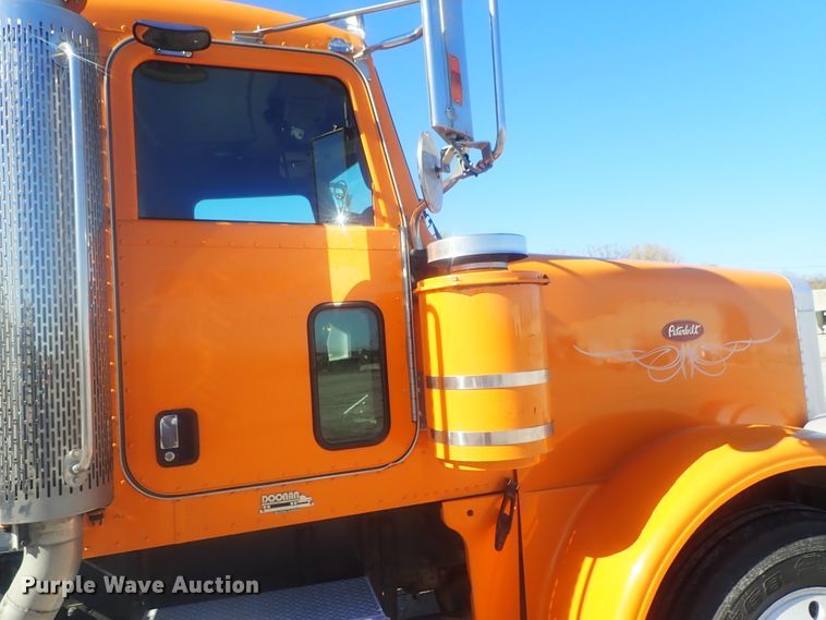 image for item DI7291 2006 Peterbilt 357  semi truck