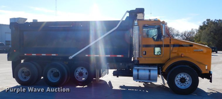 image for item DI8360 2007 Kenworth T800  dump truck