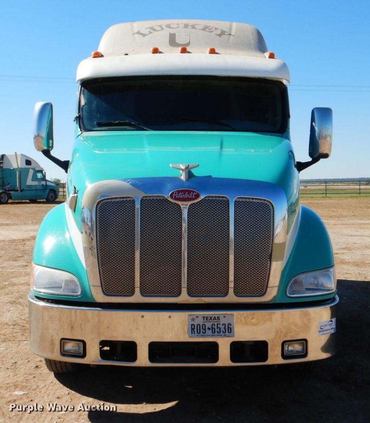 image for item DJ0753 2010 Peterbilt 387  semi truck
