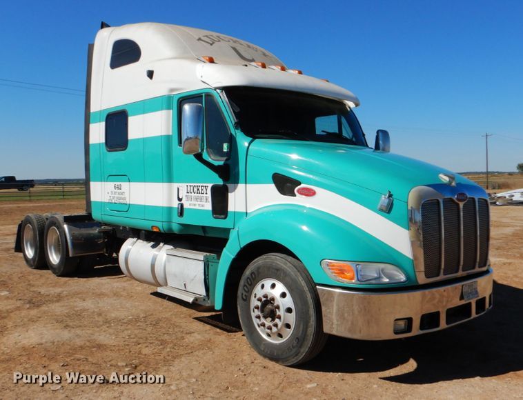 image for item DJ0753 2010 Peterbilt 387  semi truck