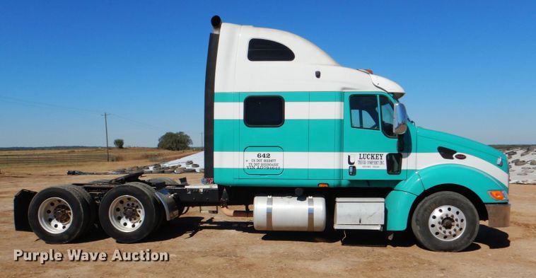 image for item DJ0753 2010 Peterbilt 387  semi truck