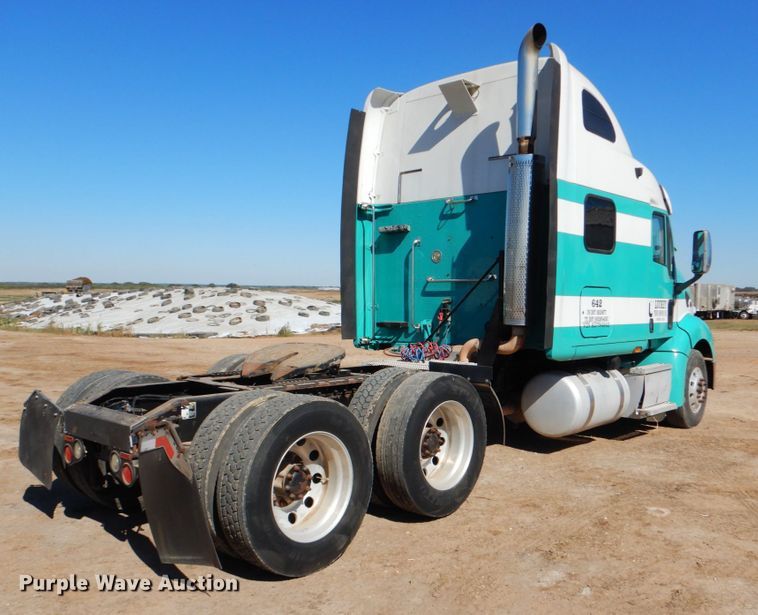 image for item DJ0753 2010 Peterbilt 387  semi truck