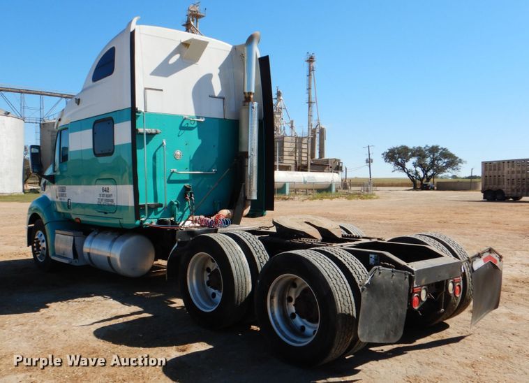 image for item DJ0753 2010 Peterbilt 387  semi truck