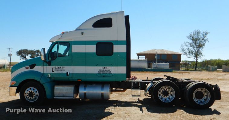 image for item DJ0753 2010 Peterbilt 387  semi truck