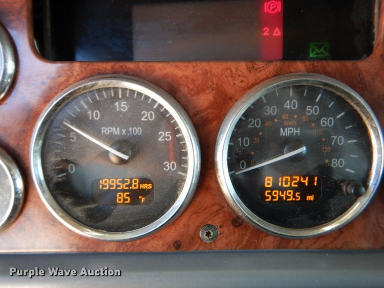 image for item DJ0753 2010 Peterbilt 387  semi truck