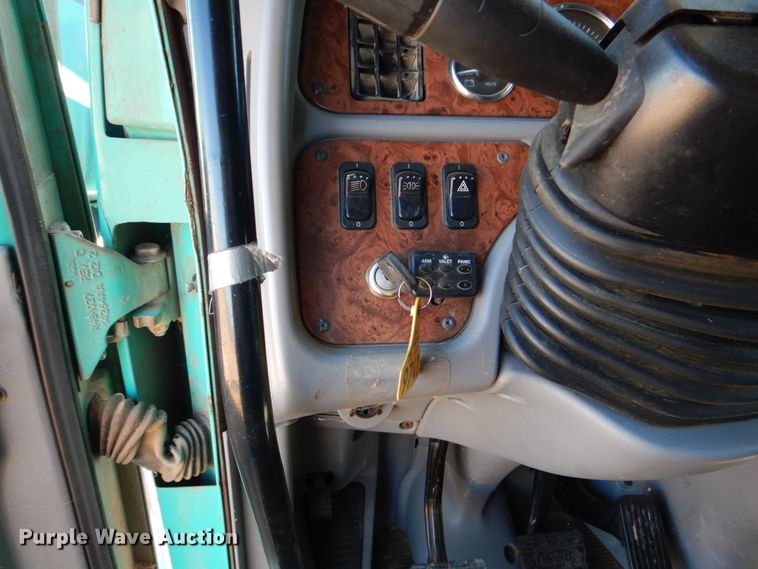 image for item DJ0753 2010 Peterbilt 387  semi truck