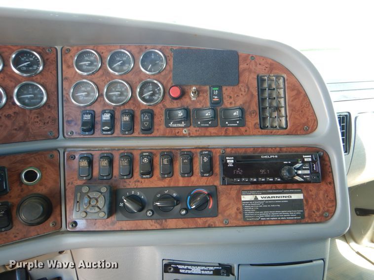 image for item DJ0753 2010 Peterbilt 387  semi truck