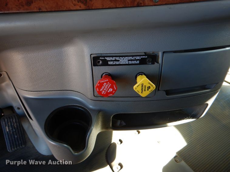 image for item DJ0753 2010 Peterbilt 387  semi truck