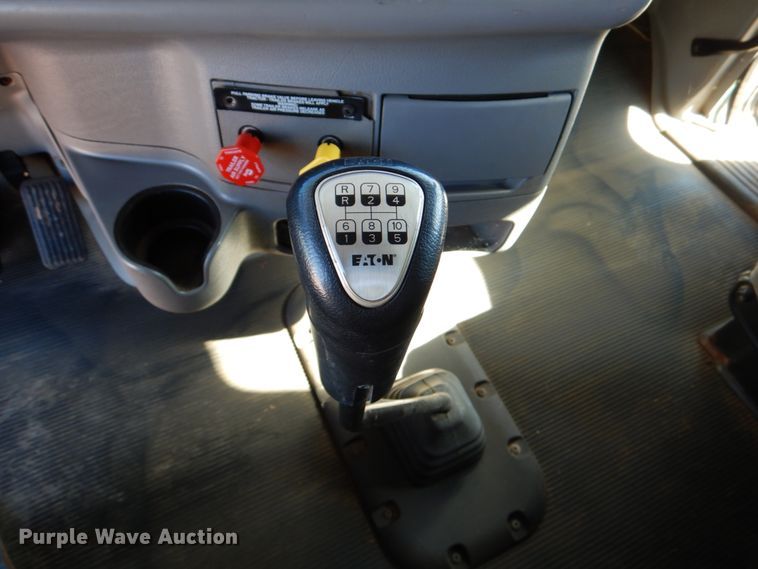 image for item DJ0753 2010 Peterbilt 387  semi truck