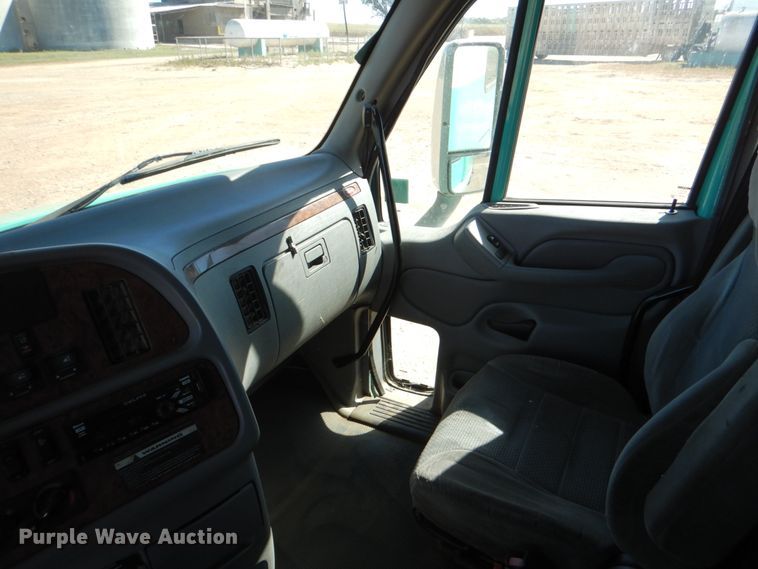 image for item DJ0753 2010 Peterbilt 387  semi truck