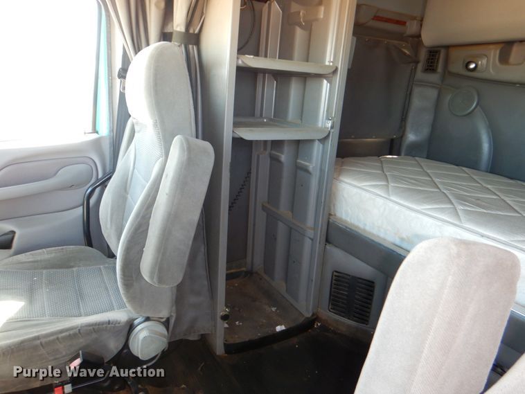 image for item DJ0753 2010 Peterbilt 387  semi truck