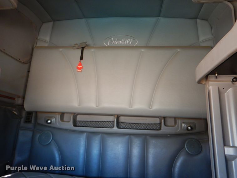 image for item DJ0753 2010 Peterbilt 387  semi truck