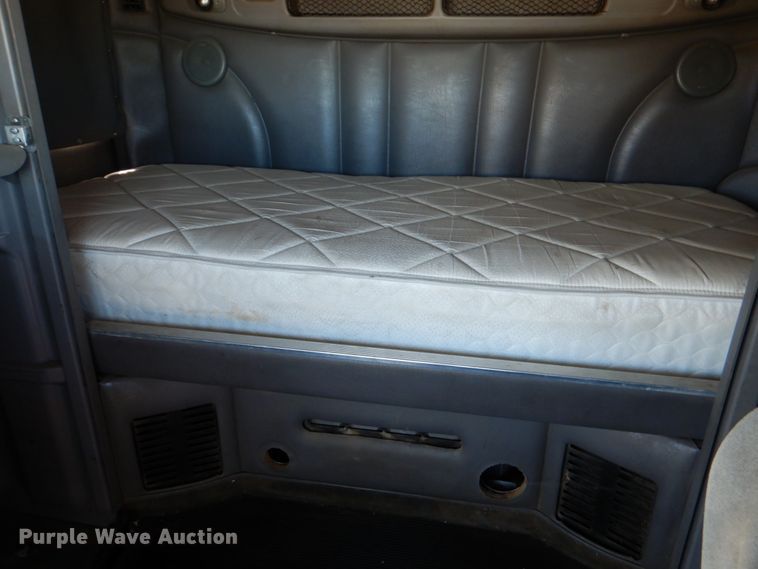 image for item DJ0753 2010 Peterbilt 387  semi truck