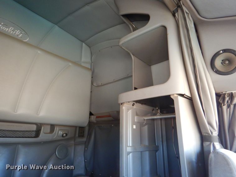 image for item DJ0753 2010 Peterbilt 387  semi truck