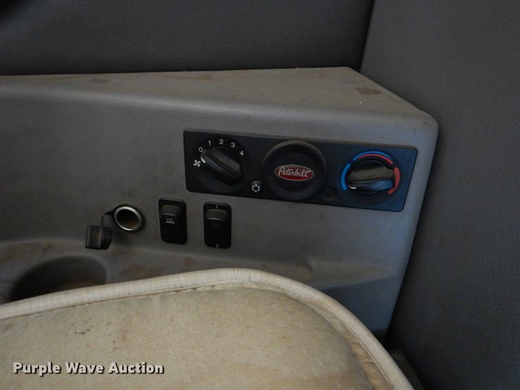 image for item DJ0753 2010 Peterbilt 387  semi truck