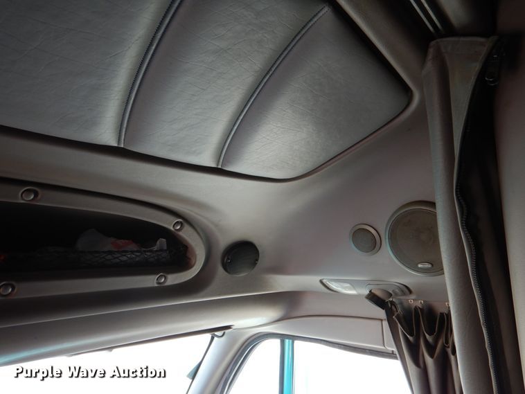 image for item DJ0753 2010 Peterbilt 387  semi truck